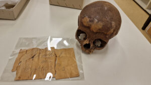 Skull and note